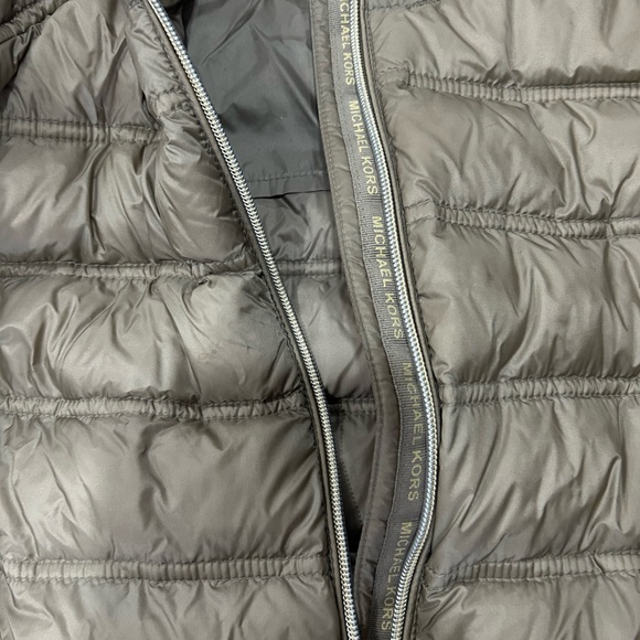 Michael Kors size Medium down fill coat, taupe color - Picture 4 of 5